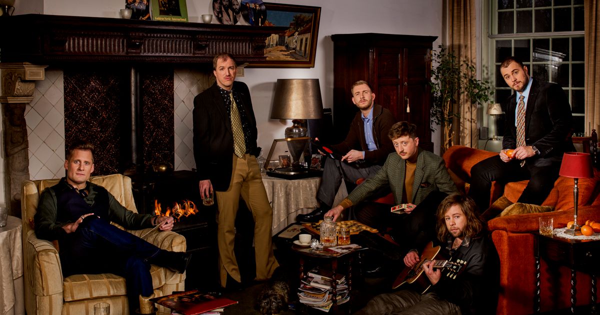 Bee Gees. Fame, Family & Tragedy! - Bee Gees by MainCourse — achtergrondafbeelding